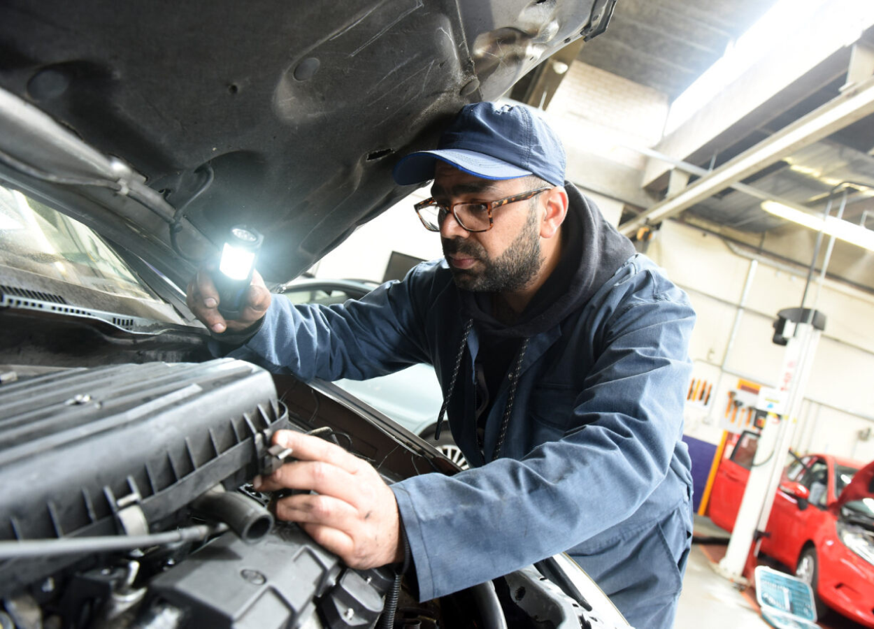 Motor Vehicle Service & Maintenance Technician (Light Vehicle) Apprenticeship Level 3